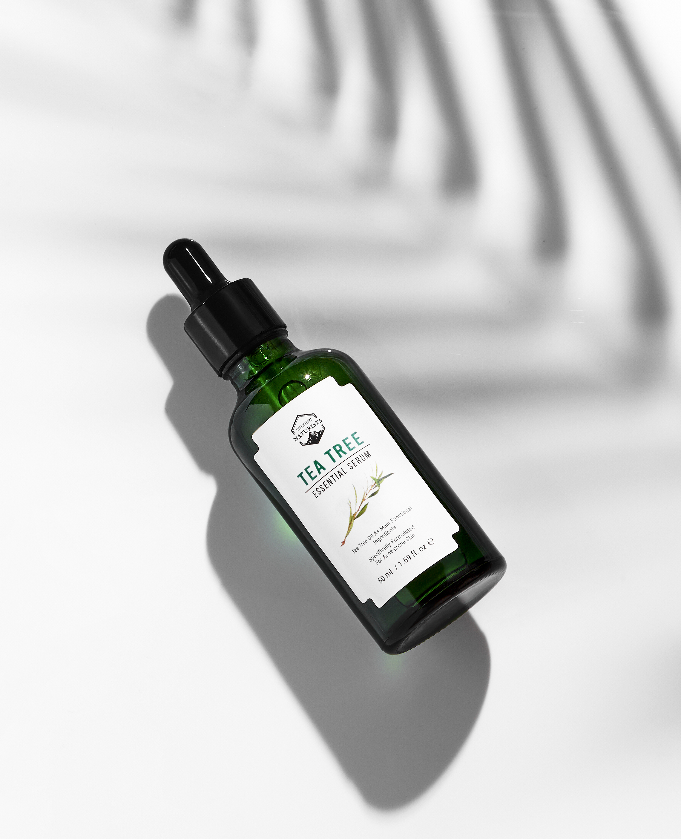 Naturista Tea Tree Essential Serum เซรั่มจากสารสกัดทีทรีเข้มข้น ช่วยลดปัญหาสิว บำรุงผิวหน้าให้กระชับ เรียบเนียน และยังช่วยลดความมันบนใบหน้า ออกแบบมาให้สามารถใช้ได้เป็นประจำทุกวัน ต่างจากน้ำมัน Tea Tree ทั่วไป ซึ่งจะใช้ได้เฉพาะจุดที่เป็นสิวเท่านั้น